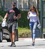 Exclusive... Sofia Vergara & Joe Manganiello Grab Lunch From A Food Truck 