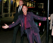 FAMEFLYNET - Exclusive: Sir Cliff Richard Back To His Best As He Leaves The Ivy
