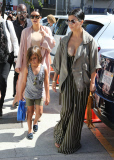The Kardashian Clan Out For Lunch At The Ivy 