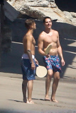 *PREMIUM EXCLUSIVE* Justin Bieber hangs out with Lauren Scruggs and Jason Kennedy **MUST CALL FOR PRICING** *NO WEB*