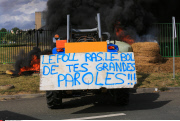 Manifestation  agriculteurs sur le site de lactalis a Laval