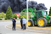 Manifestation  agriculteurs sur le site de lactalis a Laval