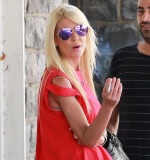 Tara Reid enjoys an after lunch cigarette
