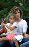 Tournage de "Shades of Blue". Jennifer Lopez et sa fille Emme. Sands