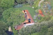 PREMIUM EXCLUSIVE Views of Jennifer Aniston and Justin Theroux's home morning after backyard wedding 