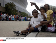 LA: NEW ORLEANS RESIDENTS SEEK SHELTER AT SUPERDOME