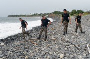 Flight MH370: debris research with the first foot patrols of the Gendarmerie squad