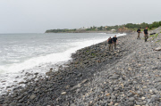 Flight MH370: debris research with the first foot patrols of the Gendarmerie squad