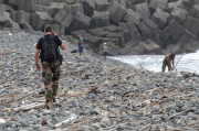 Flight MH370: debris research with the first foot patrols of the Gendarmerie squad