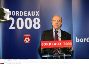 BORDEAUX : Alain Juppe reelu au premier tour des municipales