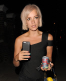 FAMEFLYNET - Lily Allen Leaves A Photo Shoot In London