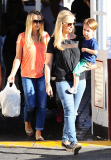 Sarah Michelle Gellar Lunches In Brentwood 