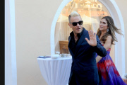 Robbie Williams et sa femme Ayda Field font du shopping à Porto Cervo. Lafata
