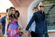 Robbie Williams et sa femme Ayda Field font du shopping à Porto Cervo. Lafata