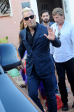 Robbie Williams et sa femme Ayda Field font du shopping à Porto Cervo. Lafata