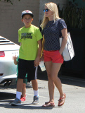 Reese Witherspoon Takes Her Boys Out For Lunch 