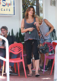 Elisabetta Canalis hanging with her girlfriends