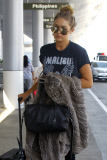 Model cutie Gigi Hadid travels solo at LAX without Joe Jonas