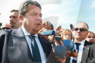 Deutscher Vizekanzler Gabriel besucht Asyleinrichtung in Heidenau