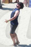 Josh Hutcherson spielt Beach Volleyball mit Terrell Owens