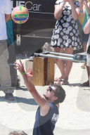 Josh Hutcherson spielt Beach Volleyball mit Terrell Owens
