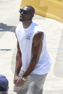 Josh Hutcherson spielt Beach Volleyball mit Terrell Owens