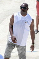 Josh Hutcherson spielt Beach Volleyball mit Terrell Owens