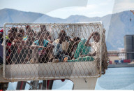 Sizilien: 548 Bootsflüchtlinge kommen im Hafen von Palermo an
