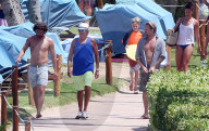 Rod Stewart geniesst mit seiner Familie die Ferien auf Maui