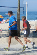 Rio de Janeiro: Nicolas Sarkozy joggt mit Bodyguard an der Copacabana