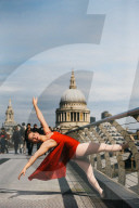 'Extreme Ballerina' tanzt durch London