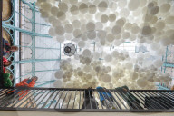 Luftige Kunstinstallation: 1'00'000 Heliumballone schweben im Covent Garden