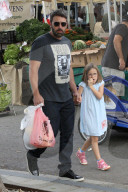 Jovial Ben Affleck leads the pack as they go produce shopping in Brentwood