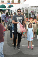 Jovial Ben Affleck leads the pack as they go produce shopping in Brentwood