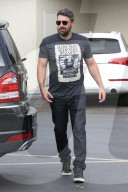 Jovial Ben Affleck leads the pack as they go produce shopping in Brentwood