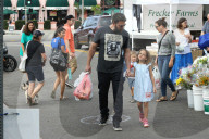 Jovial Ben Affleck leads the pack as they go produce shopping in Brentwood