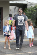 Jovial Ben Affleck leads the pack as they go produce shopping in Brentwood