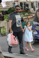 Jovial Ben Affleck leads the pack as they go produce shopping in Brentwood