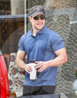 Matt Damon gut gelaunt in Beverly Hills unterwegs