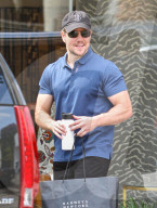 Matt Damon gut gelaunt in Beverly Hills unterwegs