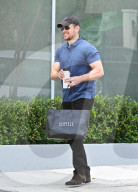 Matt Damon gut gelaunt in Beverly Hills unterwegs
