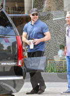 Matt Damon gut gelaunt in Beverly Hills unterwegs