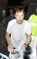 Benedict Cumberbatch von Fans umzingelt