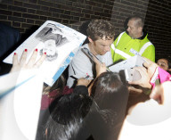 Benedict Cumberbatch von Fans umzingelt
