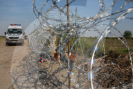 NEWS: Zaun gegen Flüchtlinge an der serbisch-ungarischen Grenze