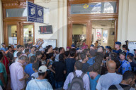 NEWS: Budapest: Flüchtlinge warten auf die Ausreise nach Deutschland