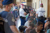 NEWS: Budapest: Flüchtlinge warten auf die Ausreise nach Deutschland