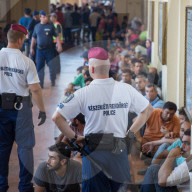 NEWS: Budapest: Flüchtlinge warten auf die Ausreise nach Deutschland