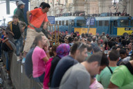 NEWS: Polizei räumt Bahnhof Budapest Keleti