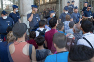 NEWS: Polizei räumt Bahnhof Budapest Keleti